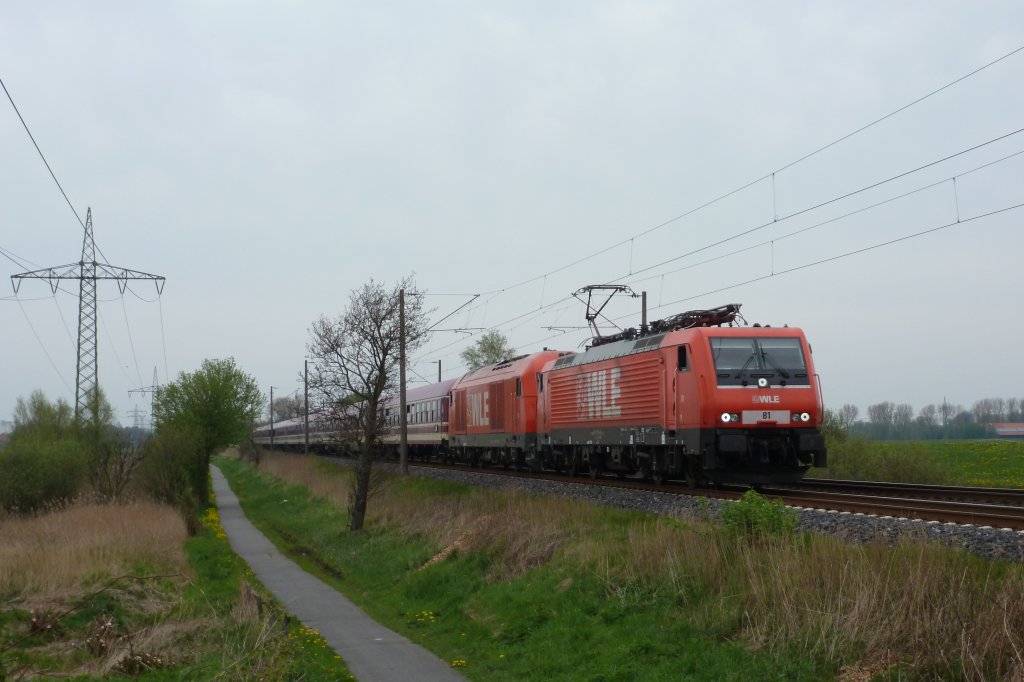 WLE 81 und 23 fuhren am 29.04.2012 als Doppeltraktion mit dem Suferzug sdlich von Leer nach Kln durch.