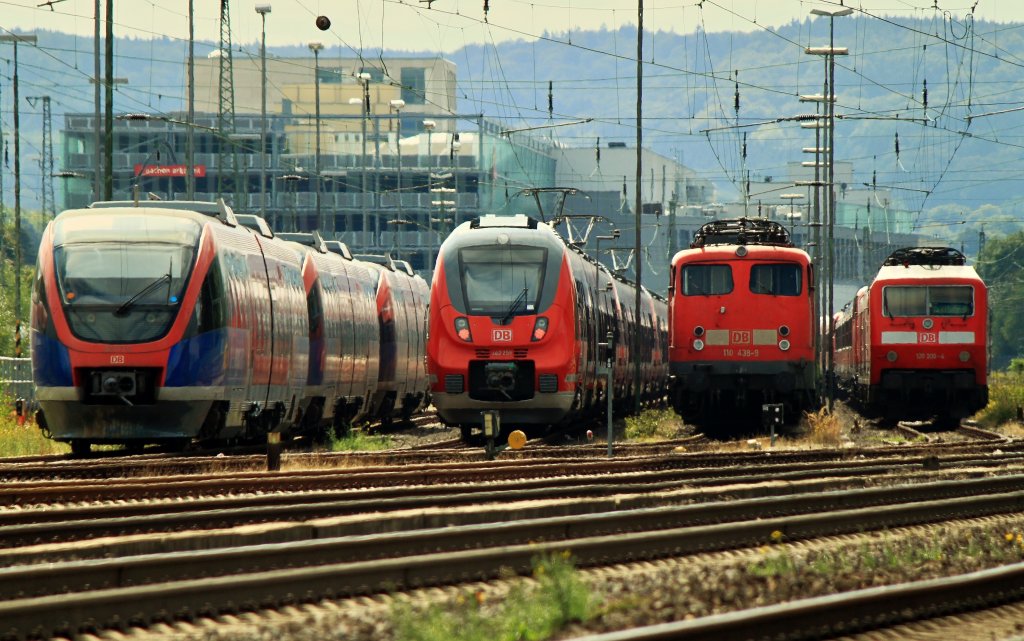Wochenendruhe in Aachen Rothe-Erde. Zu sehen sind dort am 01.09.2012 Talent der Euregiobahn (RB20), Hamsterbacke 442 259 der RE9, Bgelfalte 110 438-9 mit einem RE4 Verstrker und 120 208-4 die auch fr den RE9 eingesetzt wird.