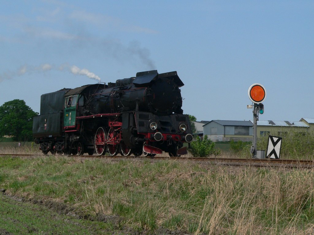 Wolsztyn: Dampflok Ol49-7 auf der Parade am 30.4.2011