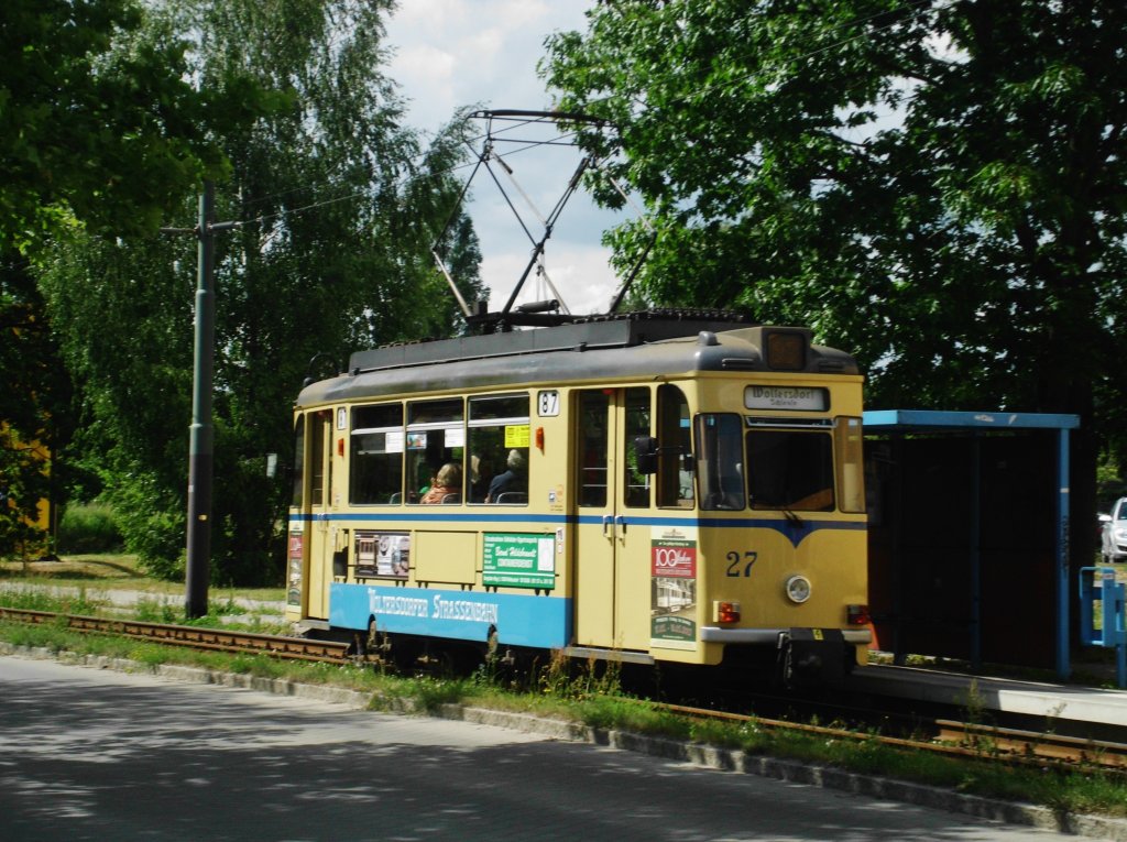 Woltersdorf: Straenbahnlinie 87 nach S-Bahnhof Berlin-Rahnsdorf an der Haltestelle Woltersdorf Berliner Platz.(22.6.2013)