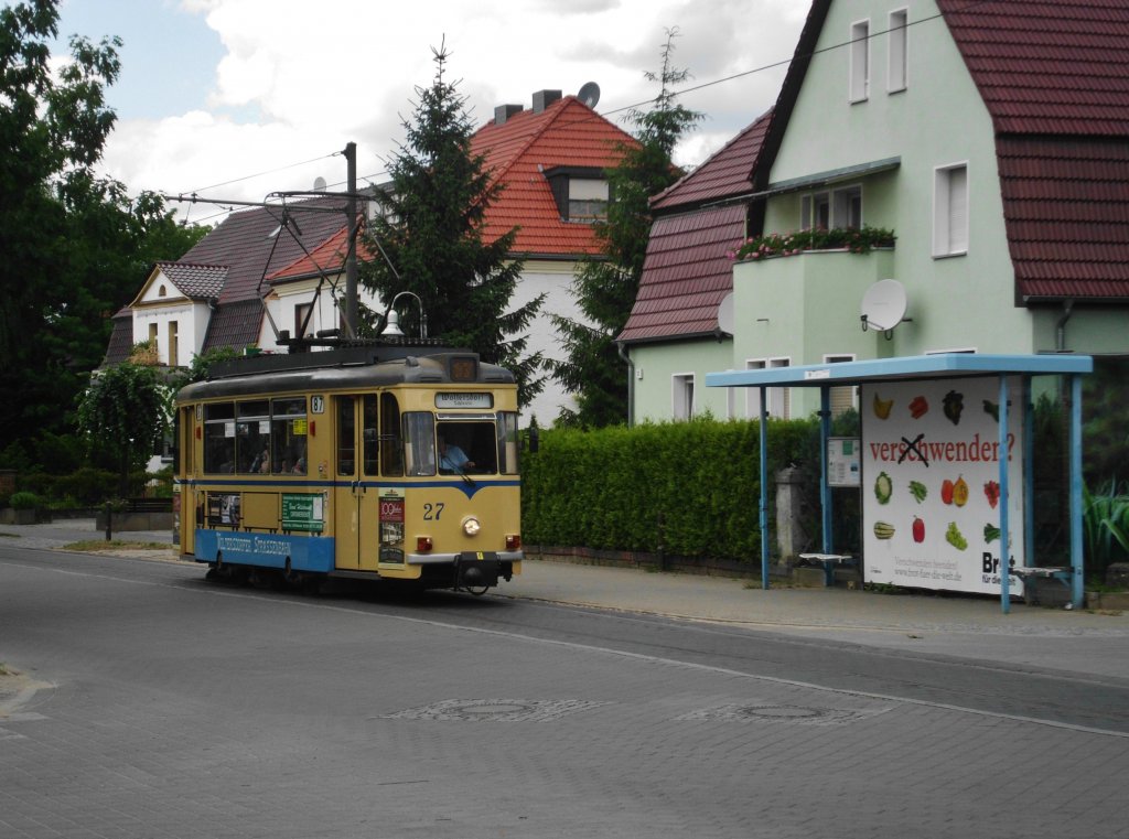 Woltersdorf: Straenbahnlinie 87 nach Woltersdorf Schleuse an der Haltestelle Woltersdorf Fasanenstrae.(22.6.2013)