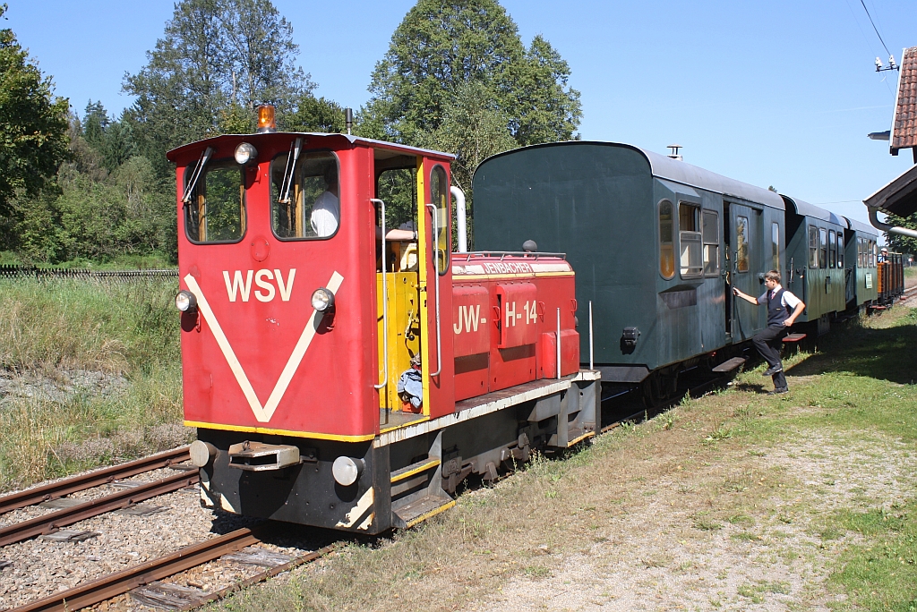 WSV 100.4 (Jenbacher Werke, Type DM100 H14, B-dm, Bauj. 1972, Fabr.Nr. 3.457.35) ist am 09.Sept. 2012 mit Zug 3 im Bf. Aalfang angekommen.