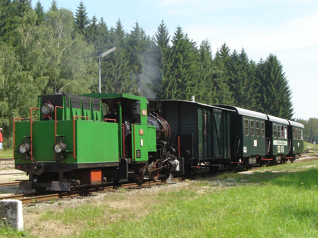 WSV-Planzug mit Leihgabe-Lok 100.13 am 16.Juli 2005 im Bf. Alt Nagelberg beim KM 0,0 der Strecke Alt Nagelberg - Heidenreichstein.