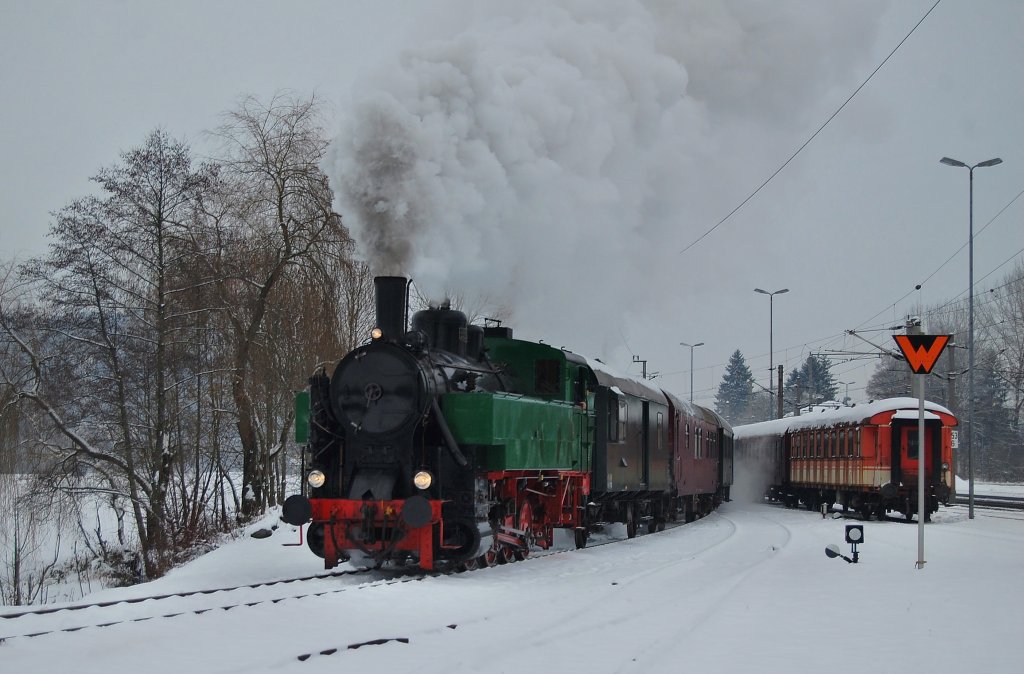 WTK 4 steuert am 05.12.2010 nach dem St�rzen
in Timelkam den Bahnsteig wieder an.