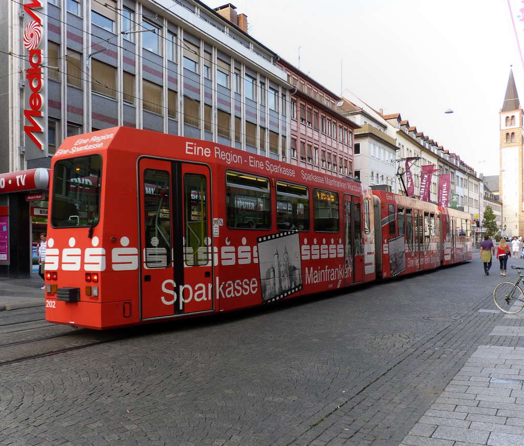 Wrzburg - Triebwagen 202 Typ GT-E 8xNfMGlTwER Baujahr 1989 gebaut von Linke Hofmann Busch als Linie 4 in der Domstrae. 29.07.2012