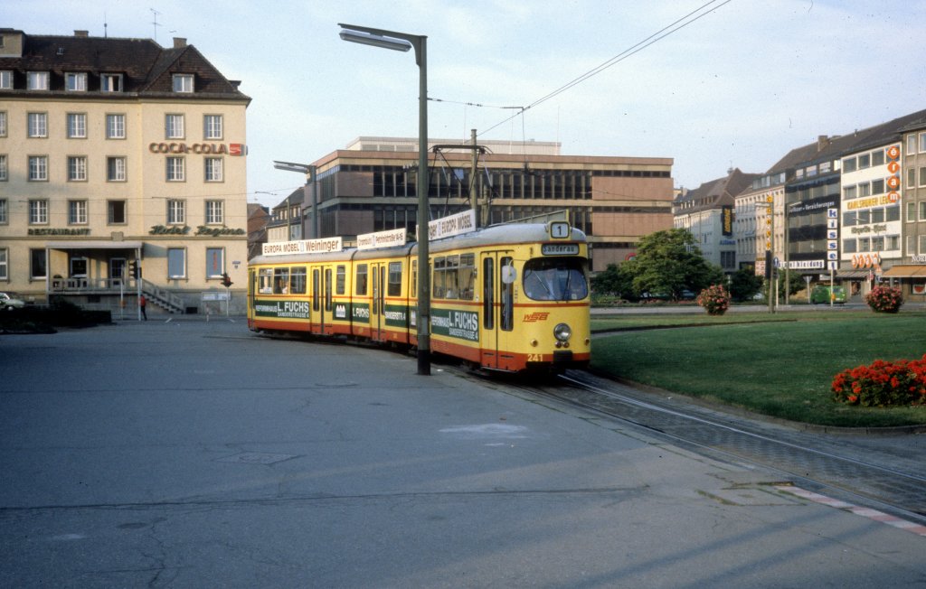 Wrzburg WSB SL 1 (GT8 241) Bahnhofplatz / Hauptbahnhof am 25. Juni 1979.