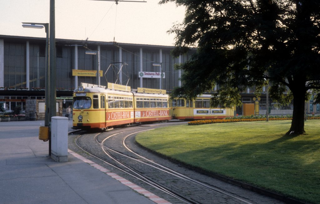Wrzburg WSB SL 3 (GTw 232 + Bw 262) Bahnhofplatz / Hauptbahnhof am 25. Juni 1979.