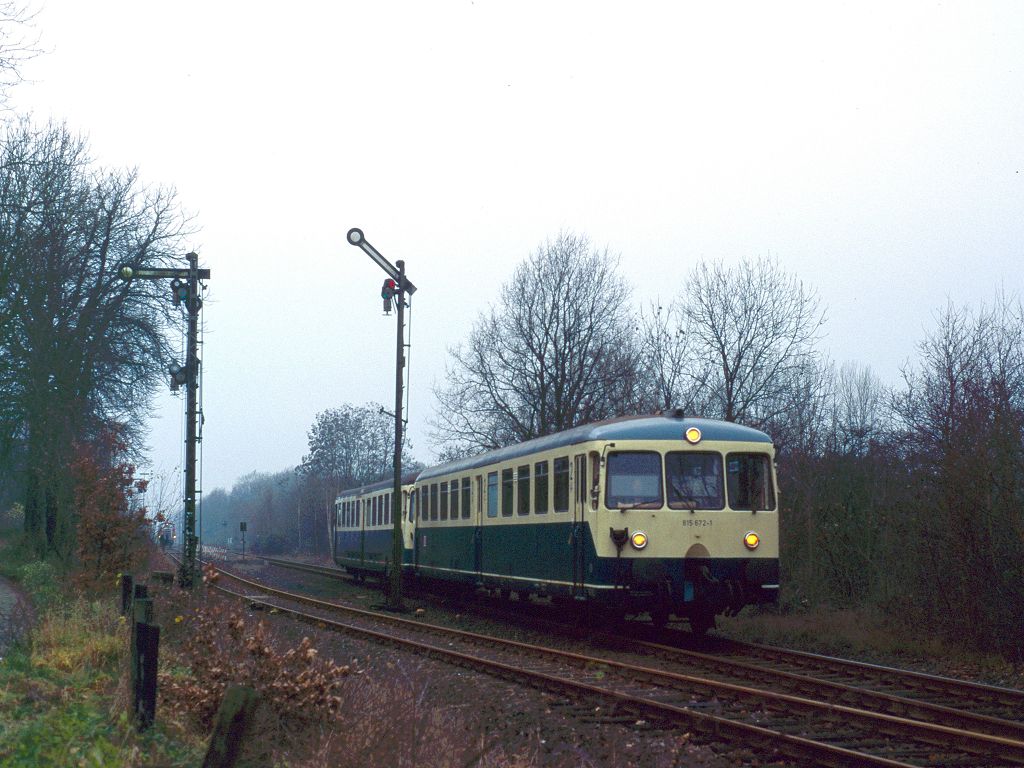 Wulfen, Ausfahrt 815 672 und 515 549 am 02.11.1992