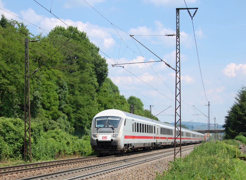 Wunderbar sonnig und extrem hei zeigte sich der 25.6.2010. Deshalb ging es fr mich nach Gppingen an die Filsbahn, um dort unter anderem auch diesen IC in Richtung Stuttgart aufzunehmen.
