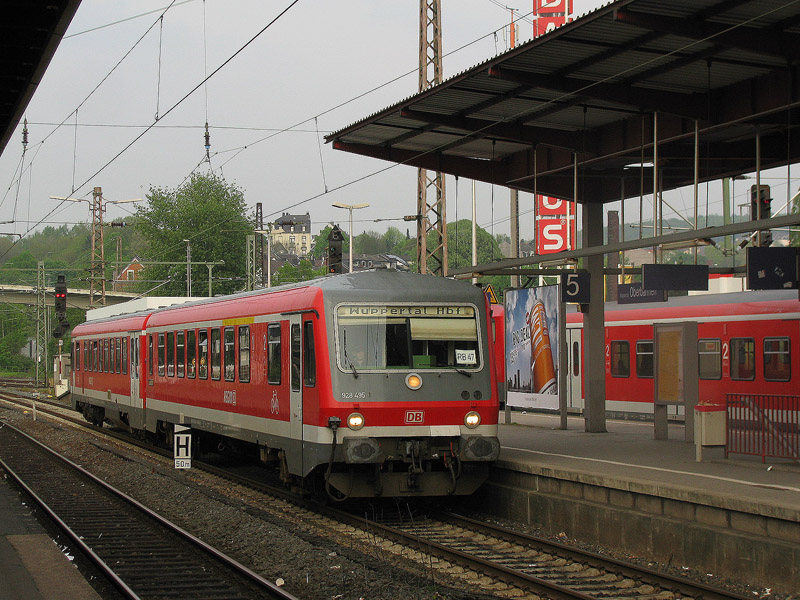 Wuppertal Oberbarmen, 9.05.2010. 928 495 als ein Zug der Linie RB47.