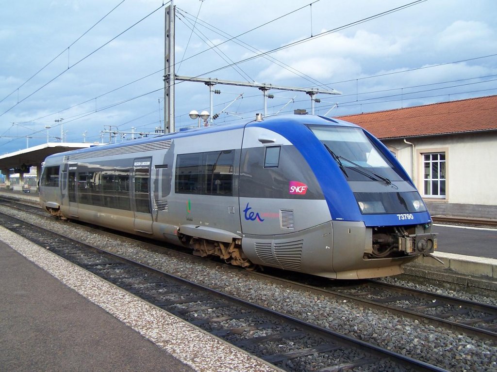 X 73500 der Region Limousin in Clermont-Ferrand am 28/03/10.