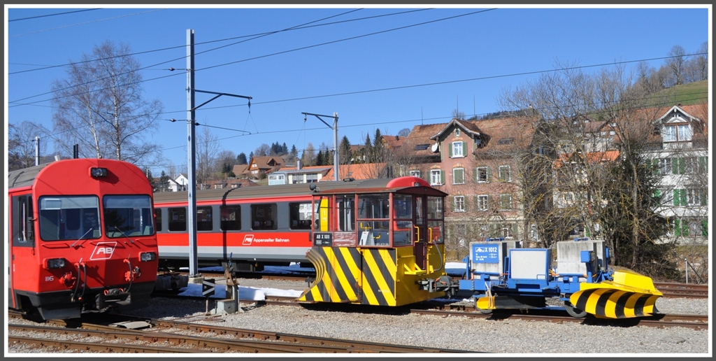 X1011 und X1012 stehen immer noch bereit, man weiss ja nie.... (13.03.2012)