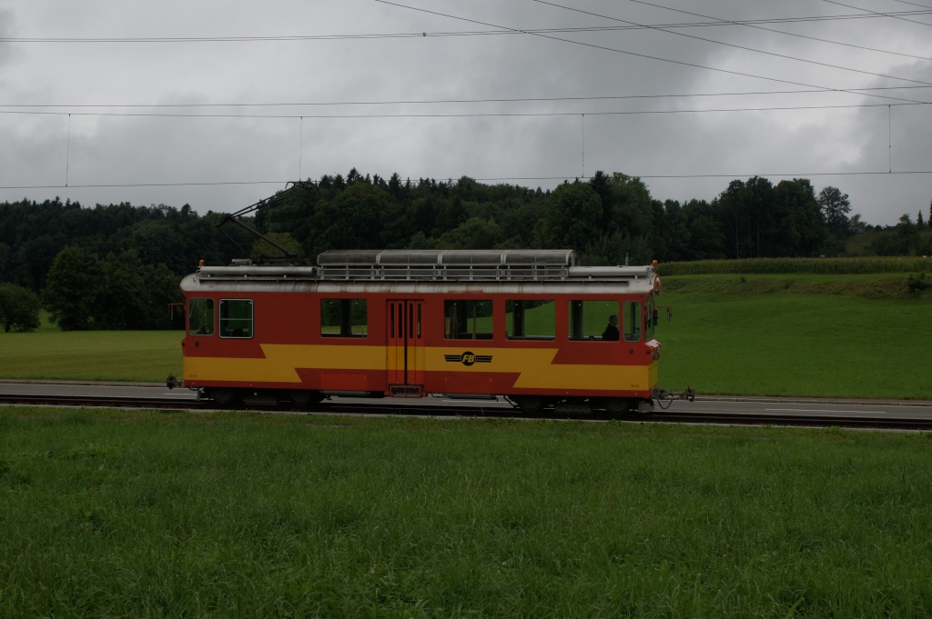 Xe 4/4 9 fhrt am 2.9.12 anlsslich der Jubilumsparade von Emmat Richtung Langwies.