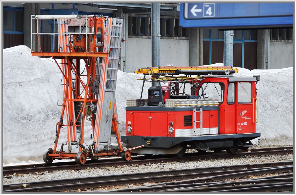 Xmh 1/2 4963 in Andermatt. (04.04.2013)