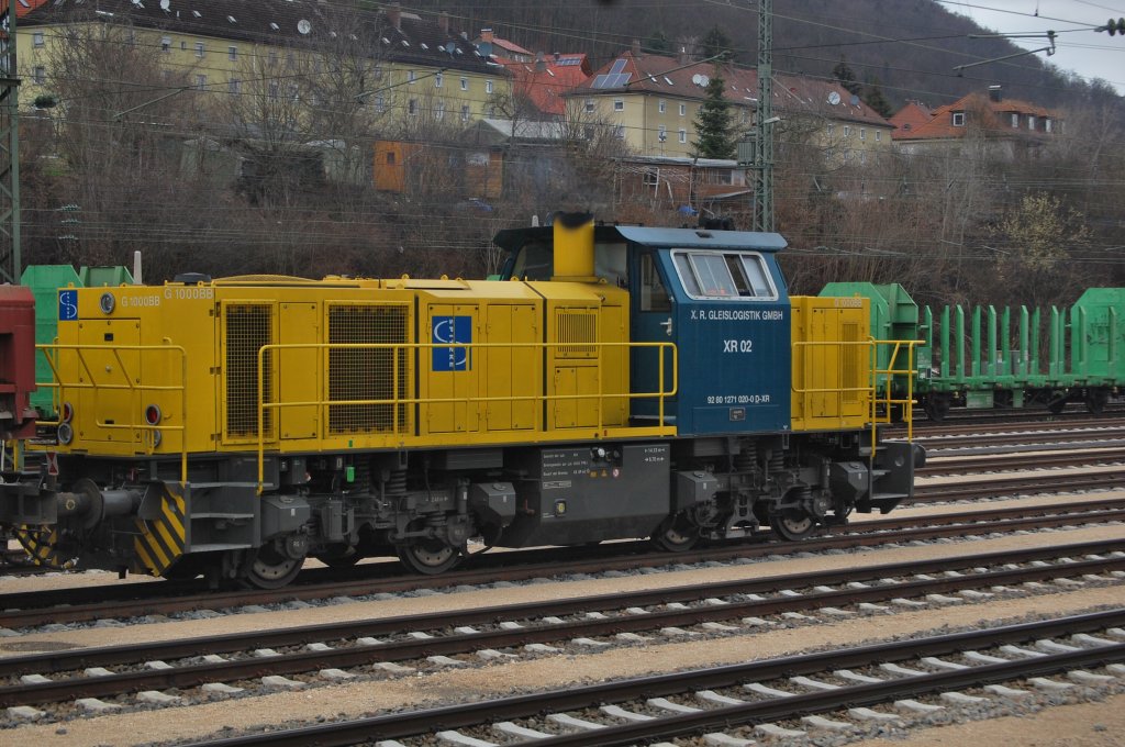 XR 02 (92 80 1271 020-0 D-XR)am 28.03.2010 mit einem Schotterzug in Treuchtlingen. Aufgenommen aus dem Zug