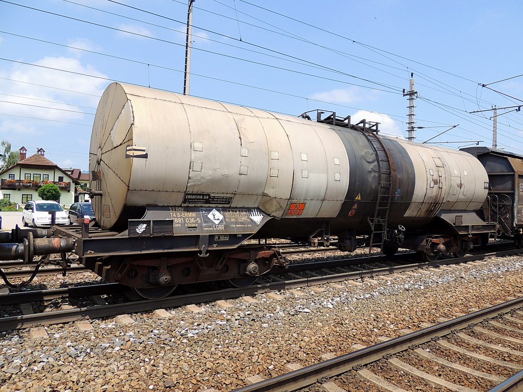 Zaes,3374(S-ERMW)7881036-5, Ladegut 90-3082(Umweltgefhrdender Stoff, flssig, nicht anders genannt)bei der Durchfahrt in Marchtrenk, Richtung Linz; 120704 
