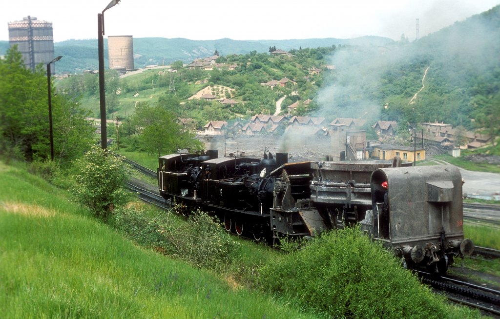Zahnraddampfloks  Nr.6 + Nr.4  im Stahlwerk  Ozd  04.06.80