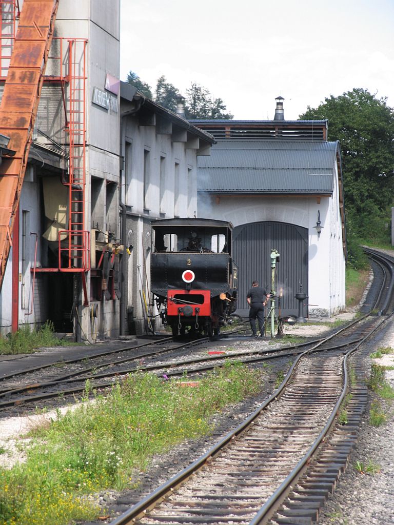 Zahnradlok Nr 2 “Jenbach” (Wiener Lokomotivfabrik Floridsdorf, Baujahr 1889) auf Bahnbetriebswerke Jenbach Achenseebahnstation am 15-08-2010.