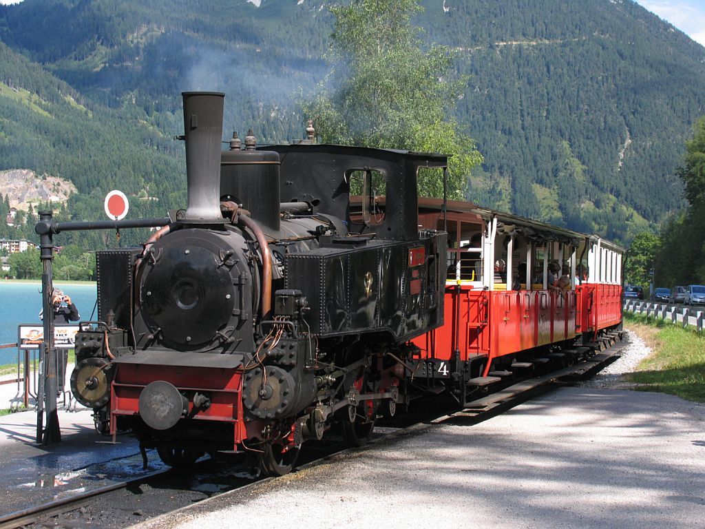 Zahnradlok Nr 2 “Jenbach” (Wiener Lokomotivfabrik Floridsdorf, Baujahr 1889) mit eine Dampfzug Jenbach Achenseebahnstation-Seespitz Bahnstation auf Bahnhof Seespitz Bahnstation am 15-08-2010.