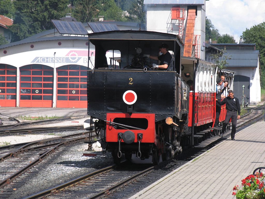 Zahnradlok Nr 2 “Jenbach” (Wiener Lokomotivfabrik Floridsdorf, Baujahr 1889) mit eine Dampfzug Seespitz Bahnstation-Jenbach Achenseebahnstation auf Bahnhof Jenbach Achenseebahnstation am 15-08-2010.