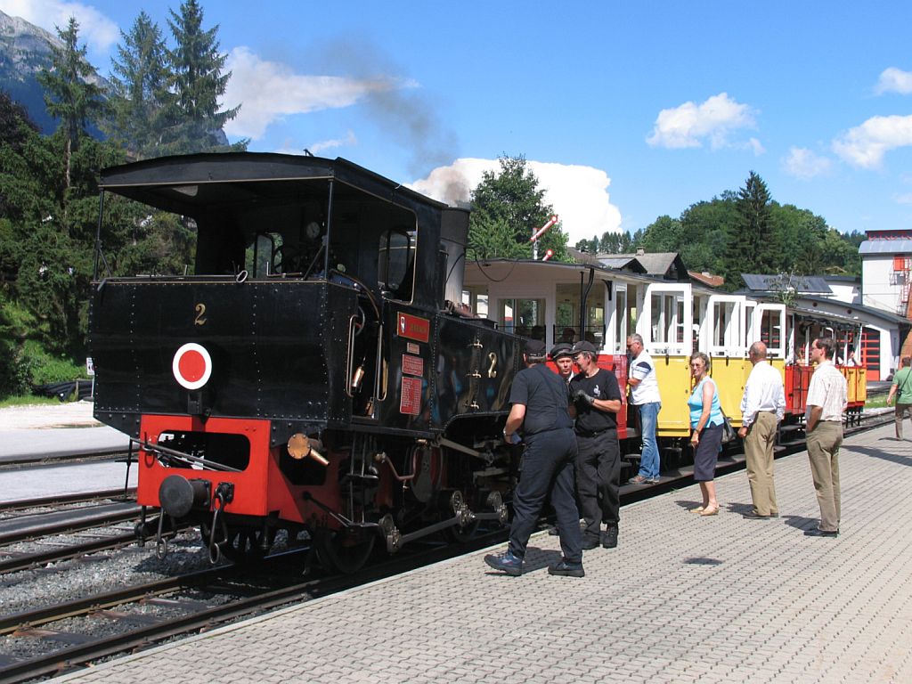 Zahnradlok Nr 2 “Jenbach” (Wiener Lokomotivfabrik Floridsdorf, Baujahr 1889) mit eine Dampfzug Jenbach Achenseebahnstation-Seespitz Bahnstation auf Bahnhof Jenbach Achenseebahnstation am 15-08-2010.