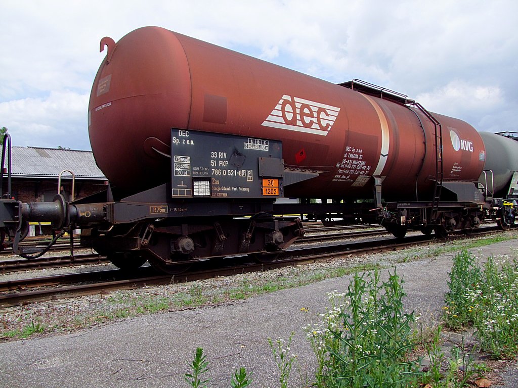 Zas 3351(PKP)7860521-8 wartet am Bhf. Ried auf seine Entladung;110625