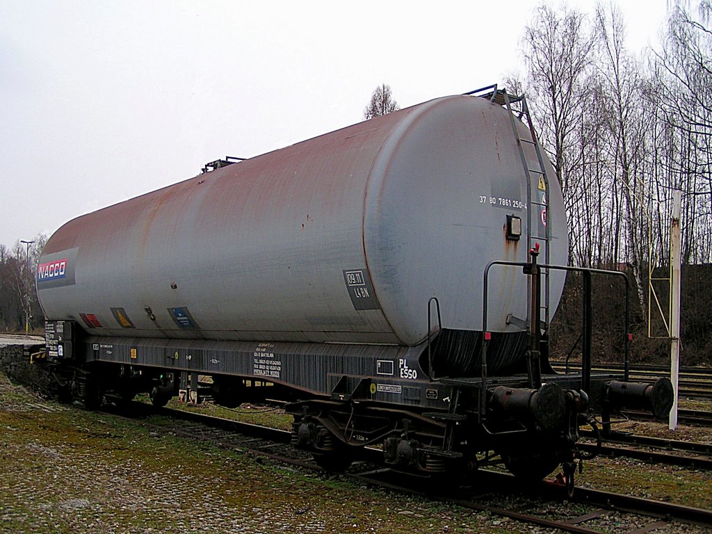 Zas 37807861250-4 von NACCO wartet am Ladestutzen in Ried auf seine Entleerung;110327