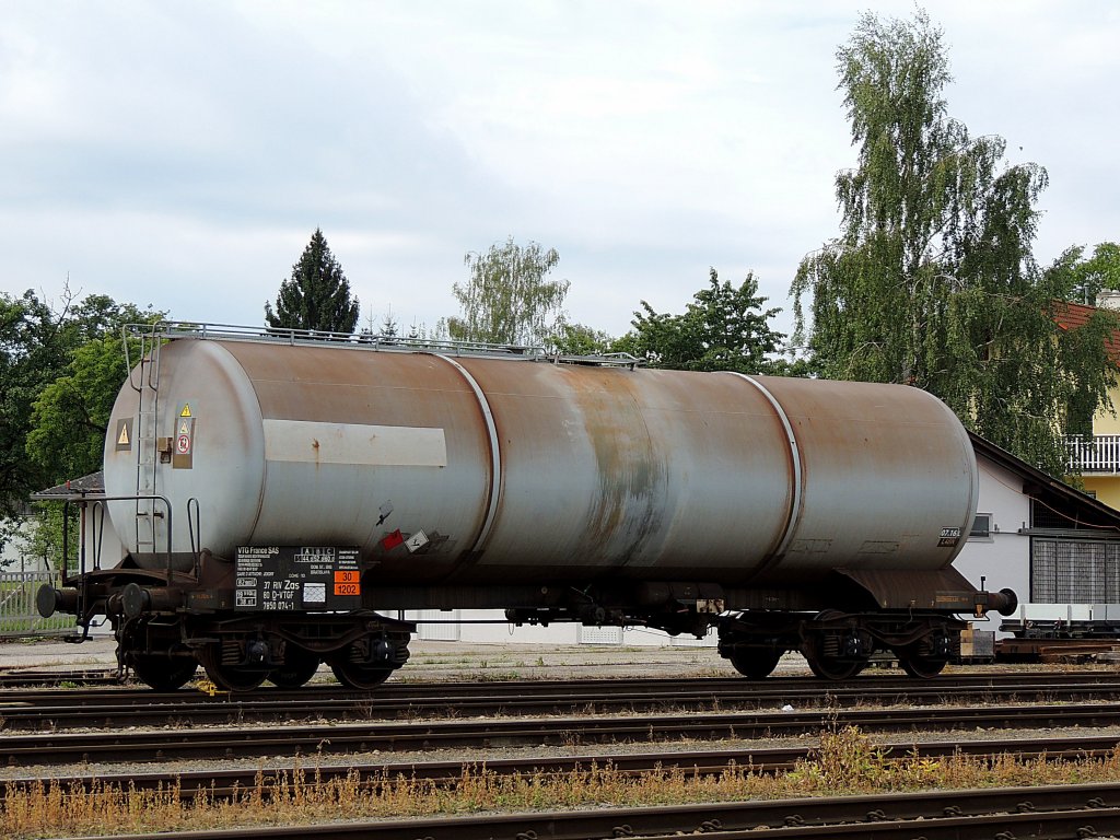 Zas 3780(D-VTGF)7850074-1 ist lt. Gefahrentafel mit Dieselkraftstoff bzw. Heiz�l  beladen (Bhf Ried); 120811
