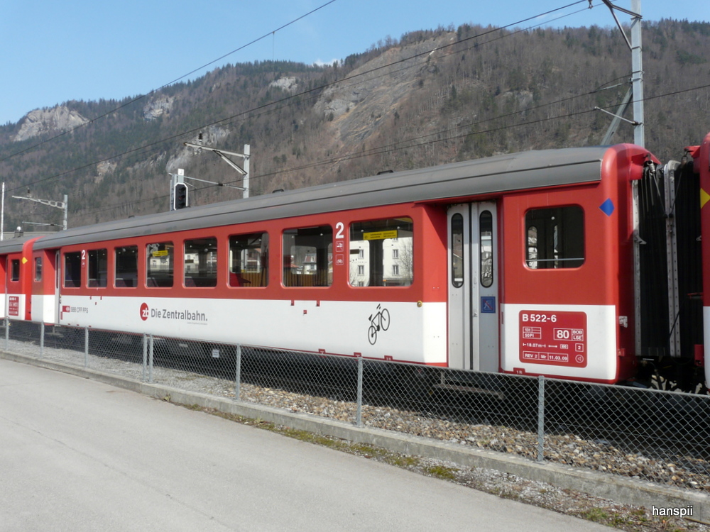 zb - 2 Kl. Personenwagen B 522-6 abgestellt in Meiringen am 23.03.2013