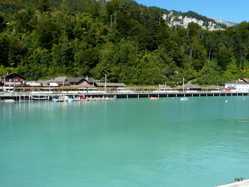 zb - De 4/4 110 ... mit Goldenpass im Bahnhof Brienz am 14.09.2012