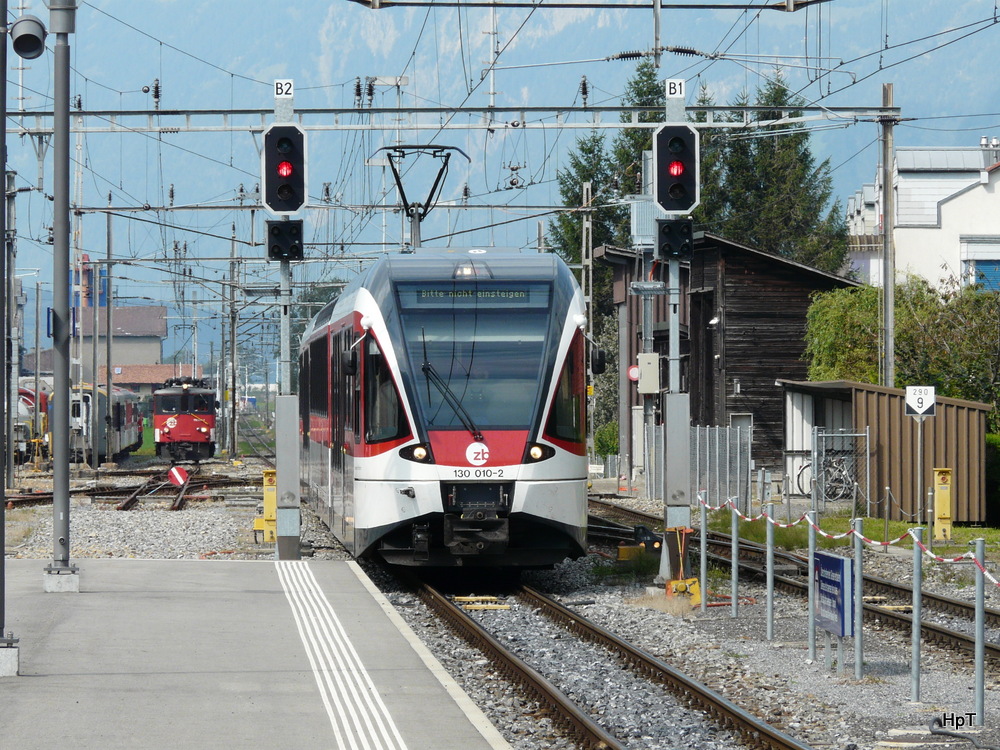 zb - Einfahrender Regio mit dem ABe 130 010-2 im Bahnhof Meiringen am 11.09.2012