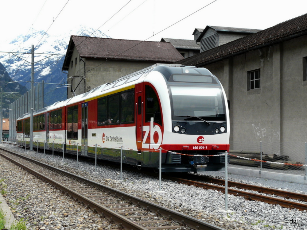 zb - Neuer Triebzug ABe 160 001-1 in einem Anschlussgeleise in Meiringen am 08.05.2012 .. Foto wurde von einem Feldweg aus Gemacht