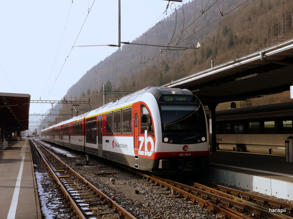 zb - Neuer Zug auf der Zentralbahn vorne der ABeh 150 102-8 und im Hinteren Teil der 150 202-6 im Bahnhof Interlaken Ost am 26.01.2013