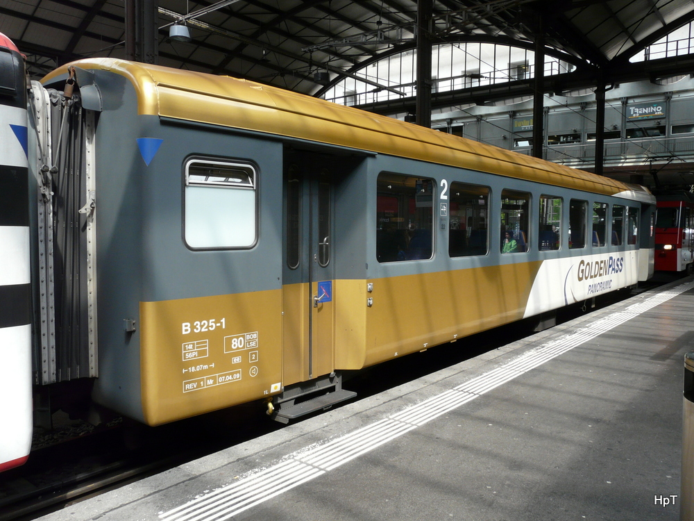 zb - Personenwagen  2 Kl. B 325-1 im Bahnhof Luzern am 11.06.2013