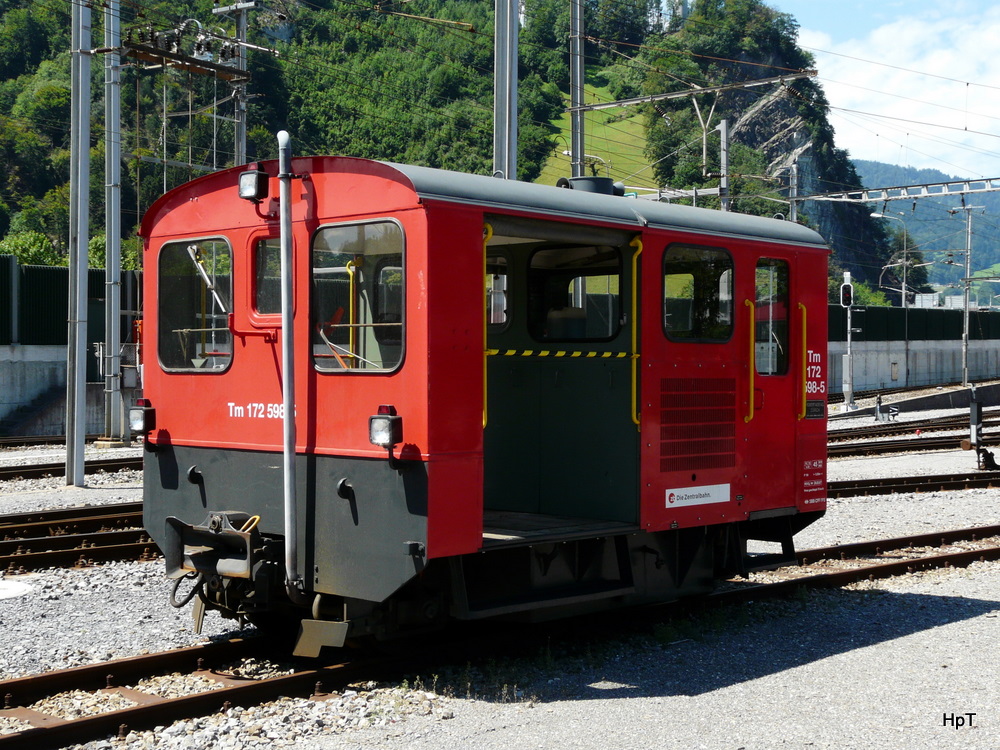 zb - Rangierlok Tm 2/2 172 569-5 abgestellt im Depotareal der zb in Stansstad am 01.08.2010