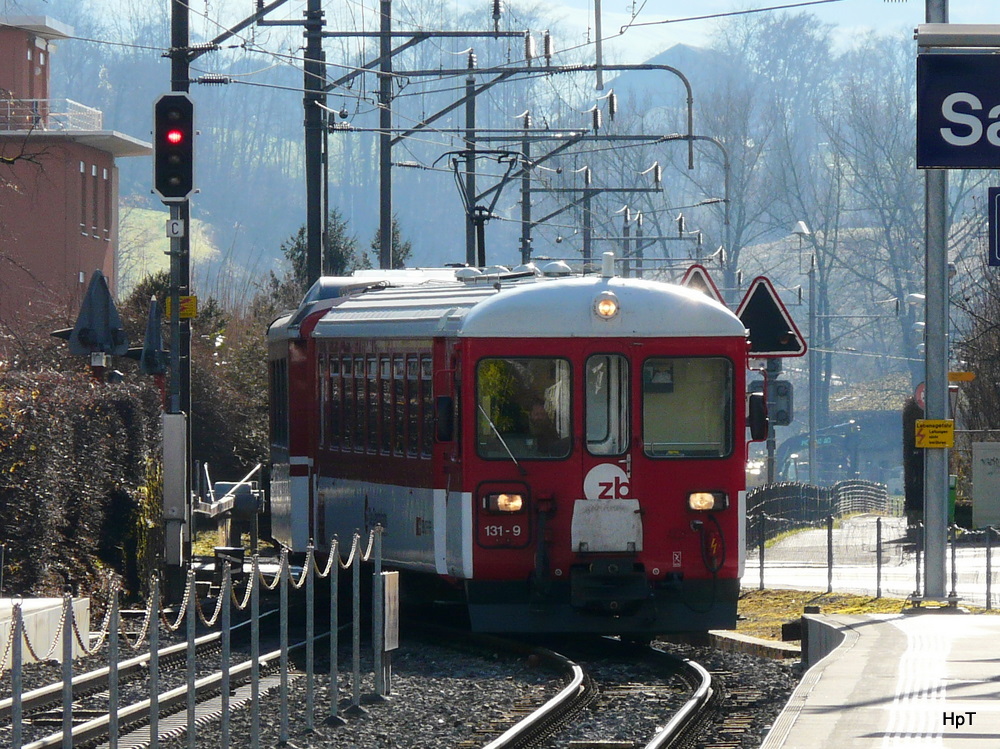 zb - Steuerwagen ABt 131-9 bei der einfahrt in den Bahnhof in Stans am 15.01.2011