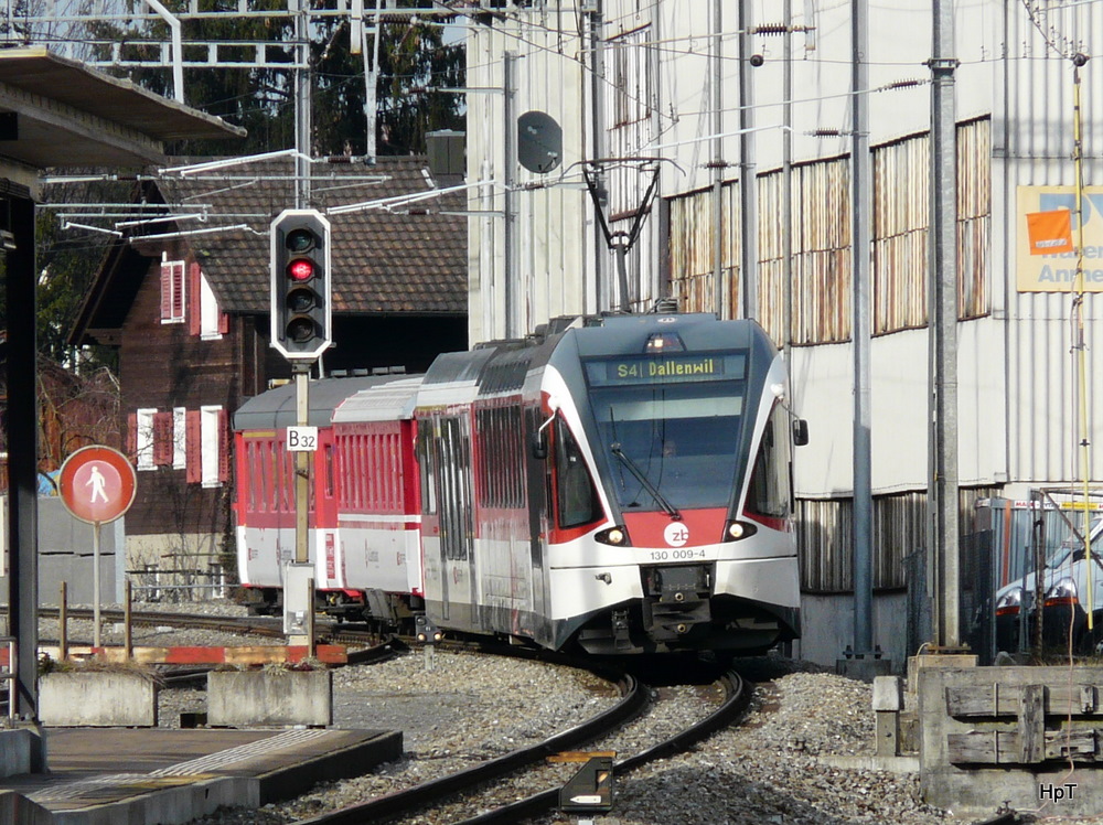 zb - Triebwagen ABe 130 009-4 unterwegs als S4 bei der einfahrt in den Bahnhof Horw am 15.01.2010

