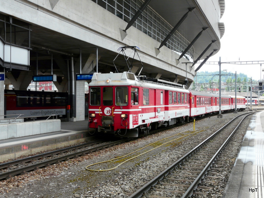 zb - Triebwagen BDeh 4/4 4 mit Regio bei der einfahrt im Bahnhof Luzern am 11.06.2013
