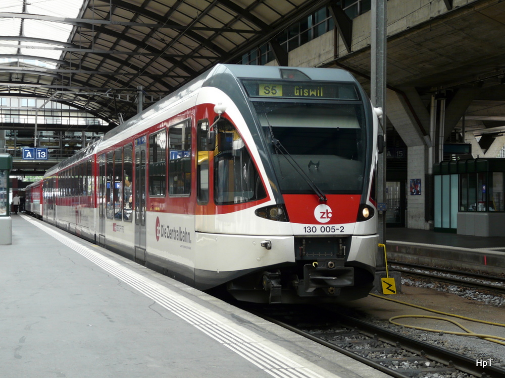 zb - Triebzug RAe 130 005-2 im Bahnhof Luzern am 11.06.2013