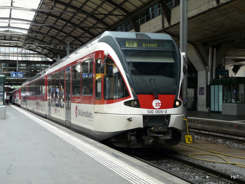zb - Triebzug RAe 130 005-2 im Bahnhof Luzern am 11.06.2013