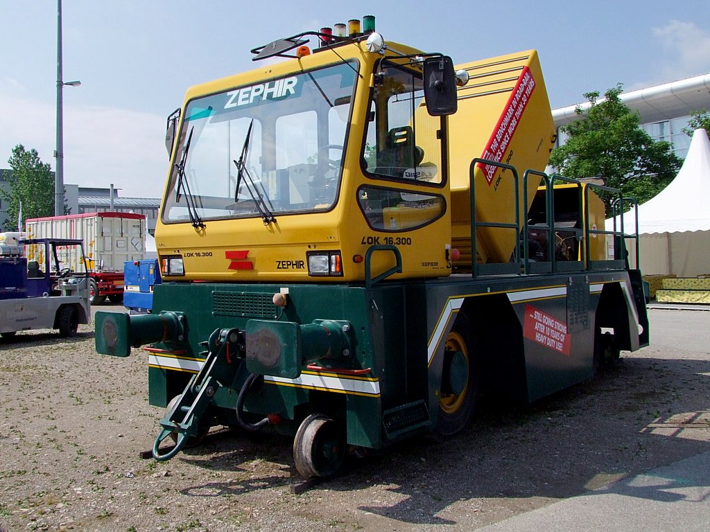 ZEPHIR, Lok16.300 (Zughakenkraft:160kN; Motorleistung:224kW; vmax.30km/h; max. Kapazit�t auf der Ebene 3200t, und am Hang 2000t)wurde auf der Transport-Logistic2011 in M�nchen vorgestellt; 110513