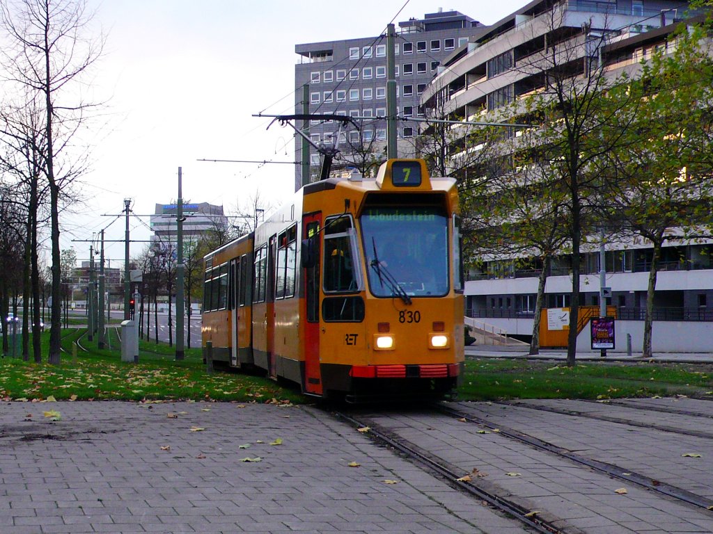 ZGT 4/6 830 bei der Haltestelle Meent/Jonker Fransstraat auf der Linie 7
am 13.11.09
