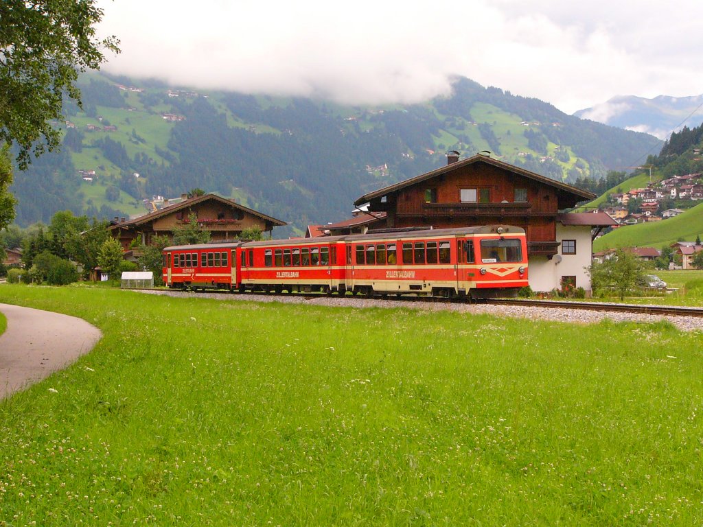 Zillertalbahn Mayerhofen - Jenbach vor Ramsau Hippach. 30.04.2009