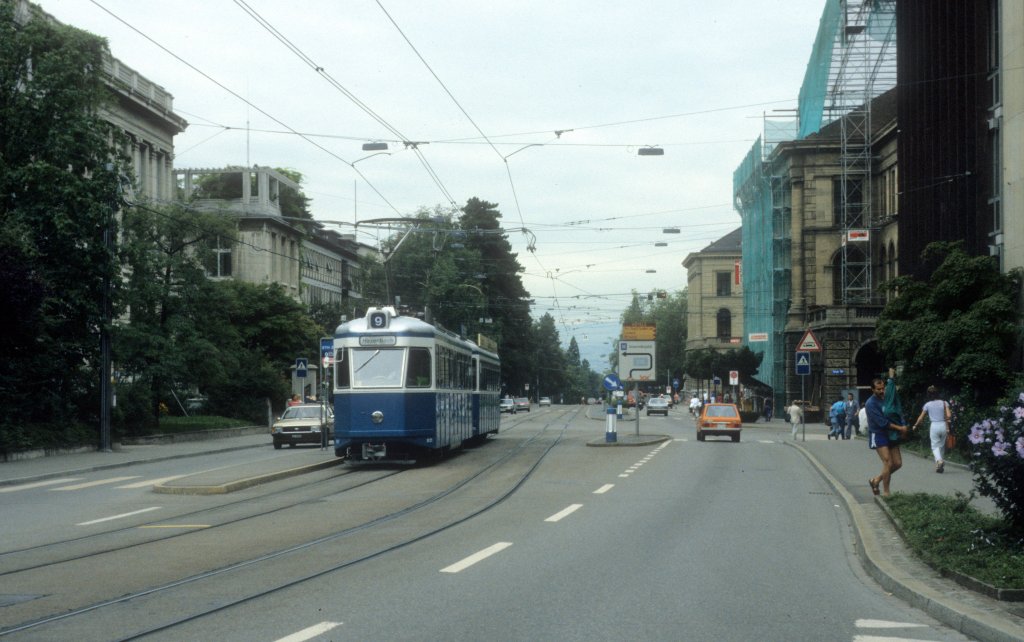 Zrich VBZ Tram 9 (Be 4/4 1421) Universittstrasse / Tannenstrasse (ETH Zentrum) im August 1986.