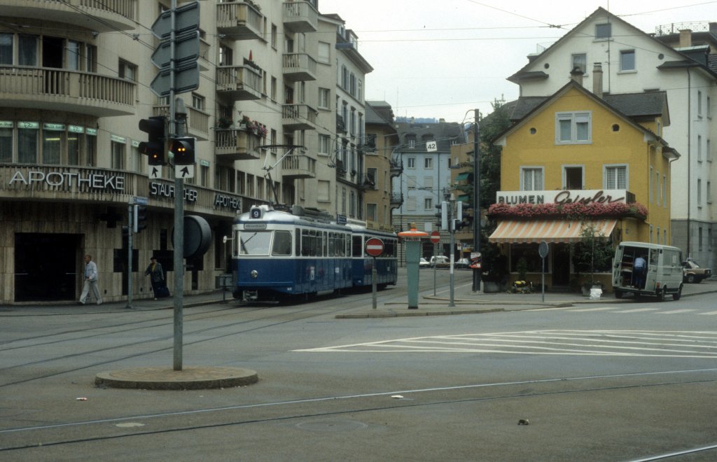 Zrich VBZ Tram 9 (Be 4/4 1421) Birmendorferstrasse / Zweierplatz im August 1986.