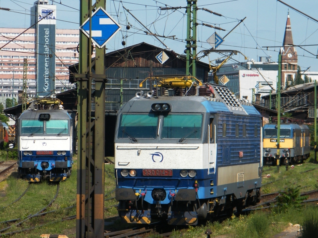 ZSSK 350 008-9 und 350 014-7 stehen am Bahnhof Budapest-Keleti, am 06. 06. 2010. 