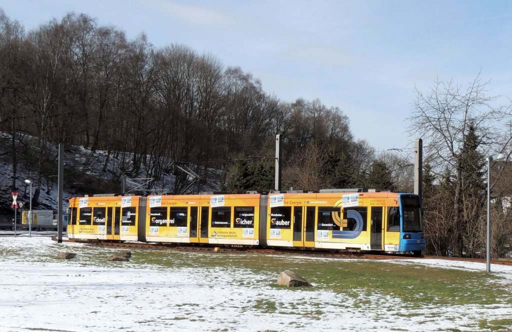 Zu Besuch bei der Lossetalbahn: Wagen 635 erreicht die Wendeschleife  Im Steinhof  in Helsa (16.3.2013).