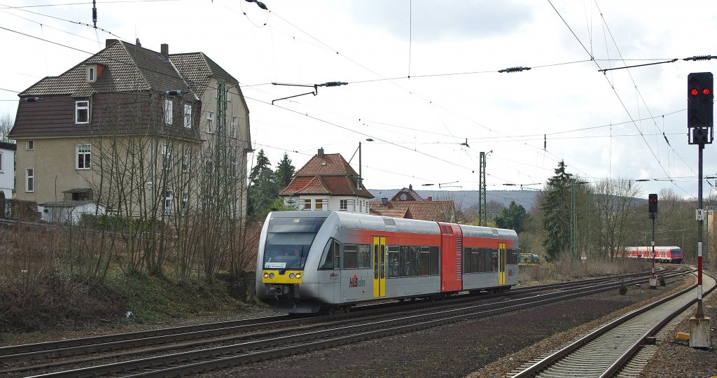 Zu einigen Zwischenfahrzeiten setzt die Cantus-Bahn zwischen Kassel Hbf und Eichenberg GTWs der HLB ein. Dieser fhrt gerade in den Bahnhof Hann. Mnden ein. Aufgenommen am 31.03.2010.