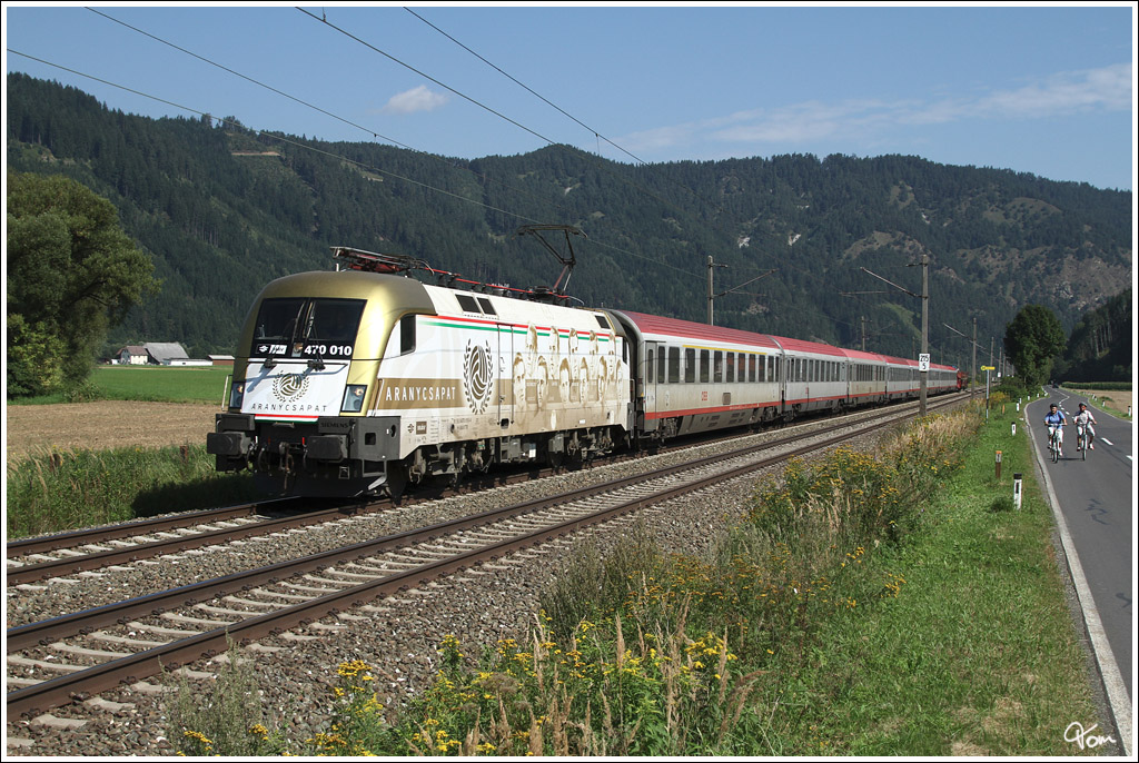 Zu Gast am EC 531, war auch heute wieder die MAV 470 010  Aranycsapat  welche ich nahe St. Lorenzen bei Knittelfeld abgelichtet habe.
15.8.2012