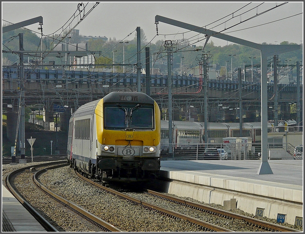 Zu jeder vollen Stunde fhrt ein IC A Oostende-Eupen in den Bahnhof Lige Guillemins ein, insofern ein alltgliches Bild, wre nicht am Zugende eine berraschung eingereiht gewesen. 24.04.10 (Jeanny)